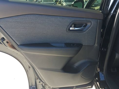 Certified 2023 Nissan Rogue SV FWD image 15