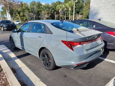 Used 2022 Hyundai Elantra SEL image 15