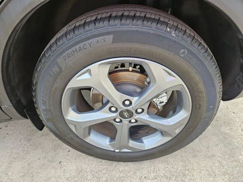 Used 2025 Ford Escape ST-Line image 25