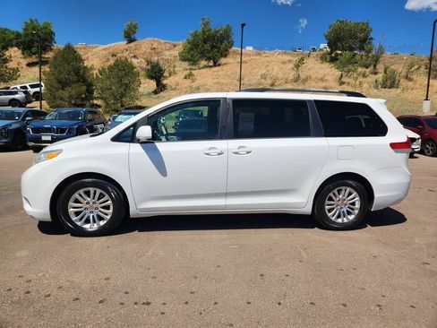 Used 2013 Toyota Sienna XLE FWD image 4