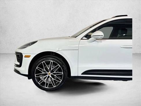 Certified 2026 Porsche Macan AWD/4WD image 28