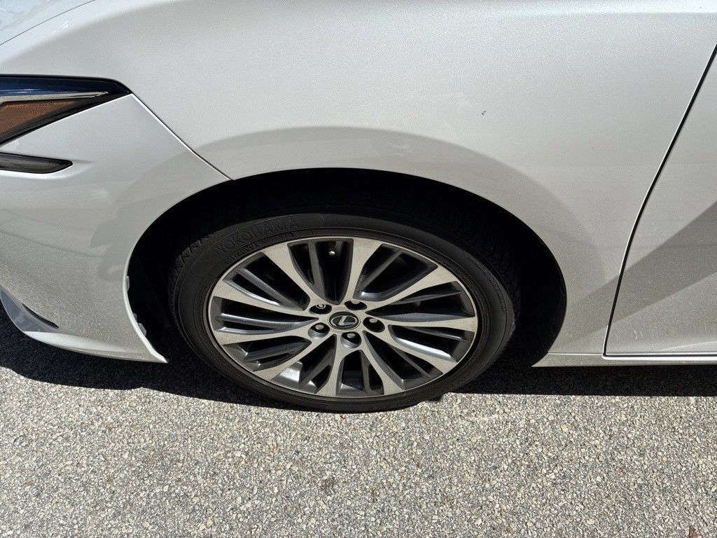 Used 2020 Lexus ES 300h w/ Premium Package FWD image 13