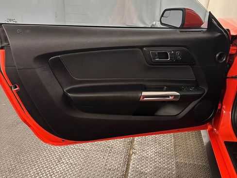 Used 2015 Ford Mustang Coupe RWD image 8