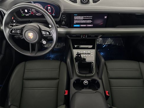 Used 2025 Porsche Cayenne Coupe image 6