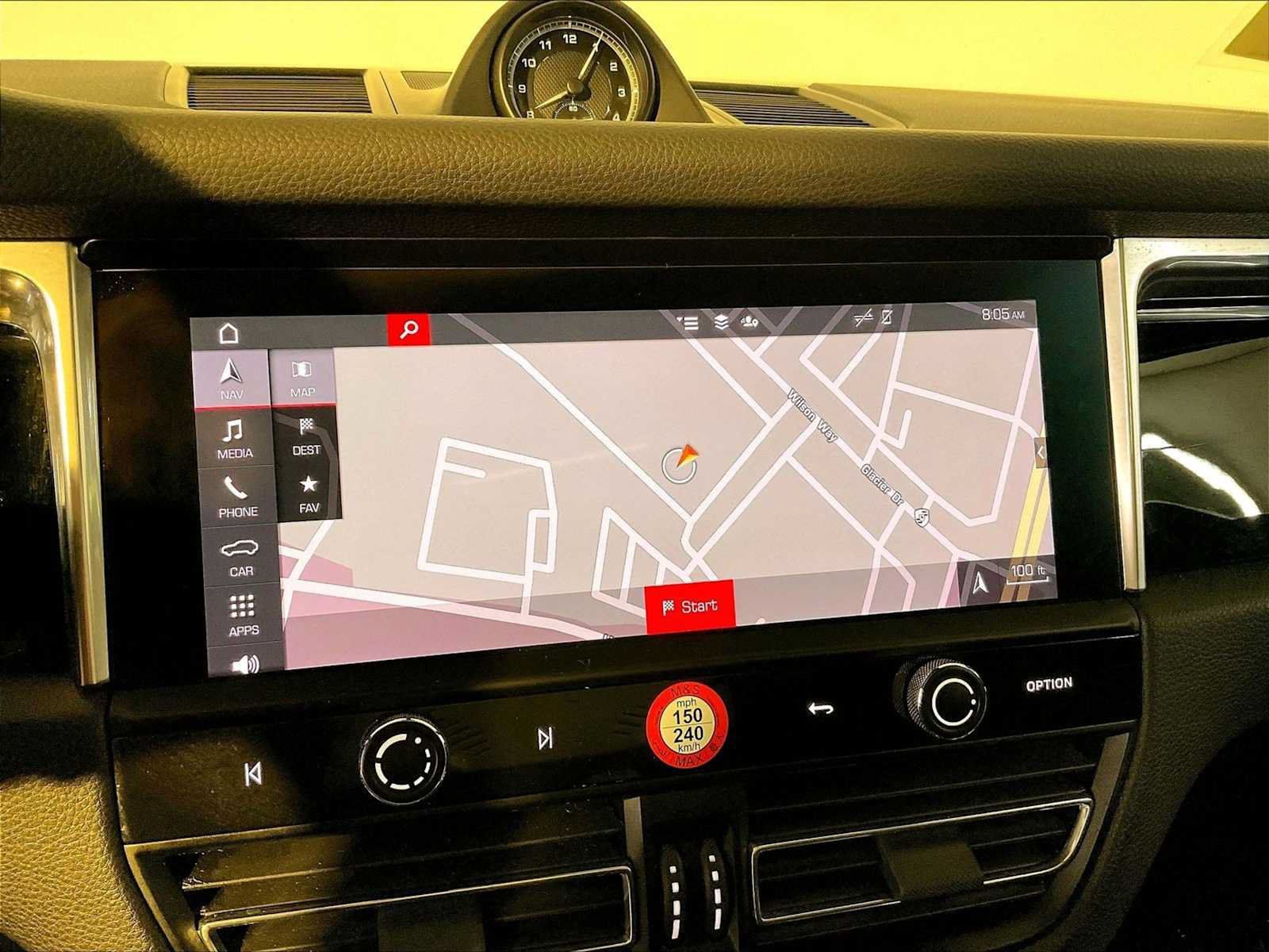 Certified 2023 Porsche Macan AWD/4WD image 37