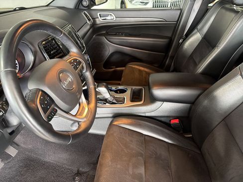 Used 2022 Jeep Grand Cherokee Laredo X RWD image 4