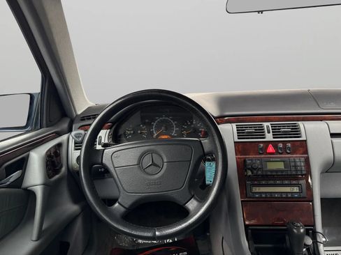 Used 1999 Mercedes-Benz E 320 Sedan image 25