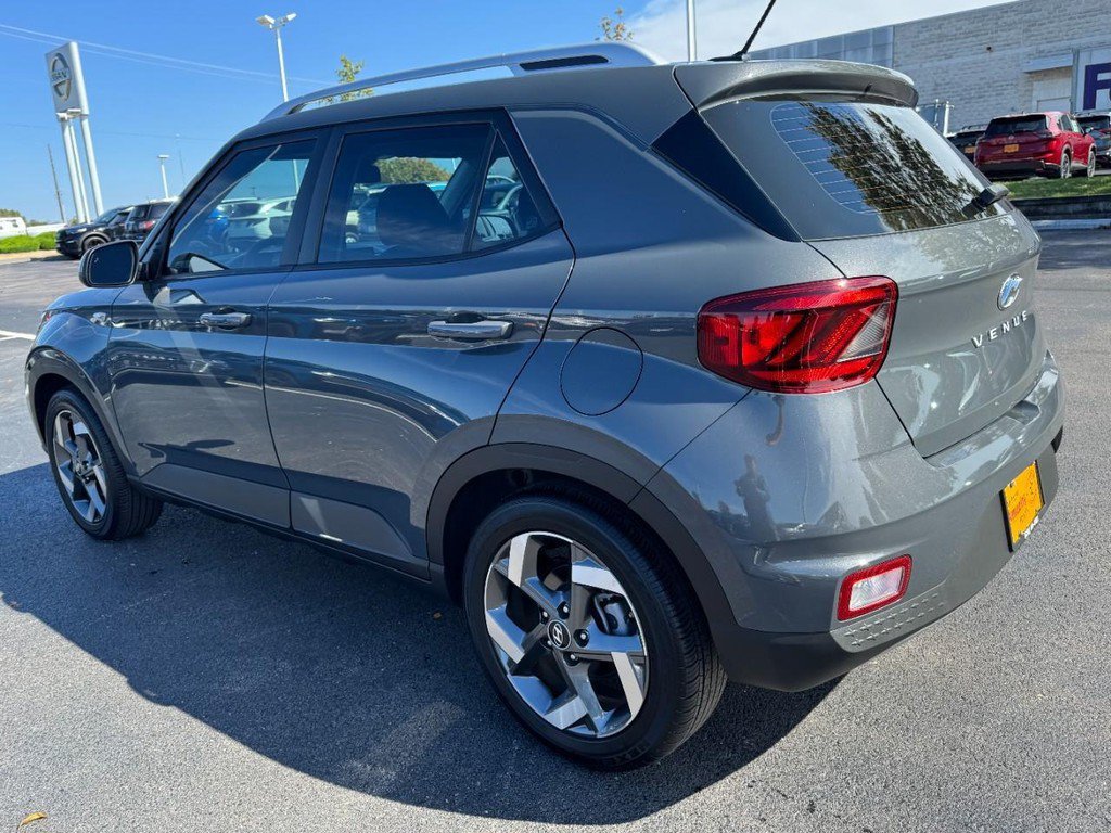 Certified 2025 Hyundai Venue SEL FWD image 5
