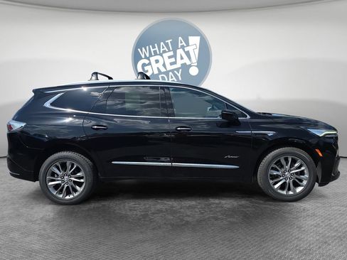 Used 2023 Buick Enclave Avenir AWD/4WD image 2