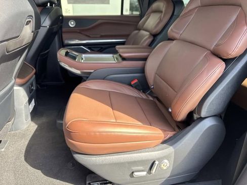 New 2026 Lincoln Navigator L Reserve AWD/4WD image 17