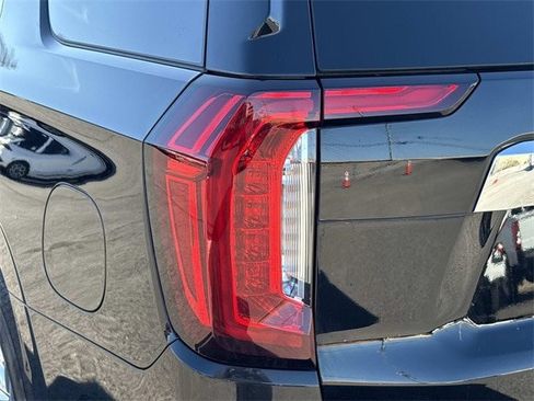 Used 2021 GMC Yukon SLT w/ SLT Premium Package image 11