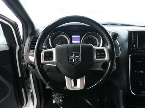 Used 2018 Dodge Grand Caravan GT image 17