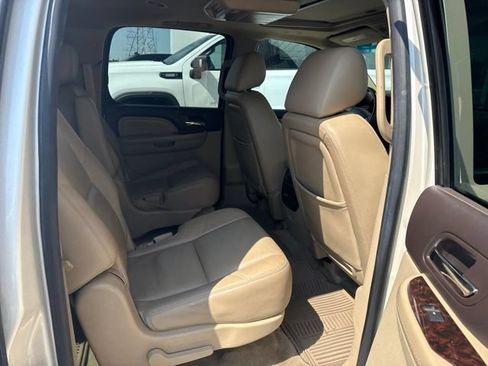 Used 2014 GMC Yukon XL Denali AWD/4WD image 16
