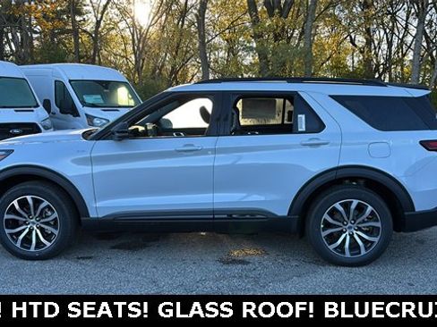 New 2026 Ford Explorer ST-Line image 3