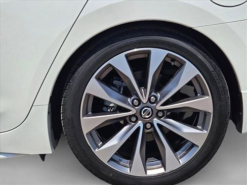 Used 2021 Nissan Maxima Platinum w/ Sport Mat Group FWD image 15