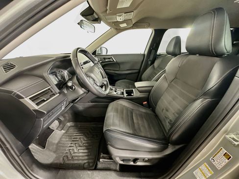 Used 2024 Mitsubishi Outlander SE FWD image 13