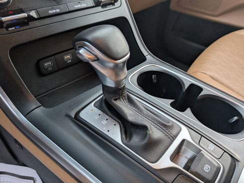 Used 2024 Kia Carnival LX image 21