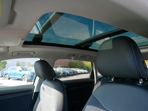 New 2025 Volkswagen Taos SE image 9