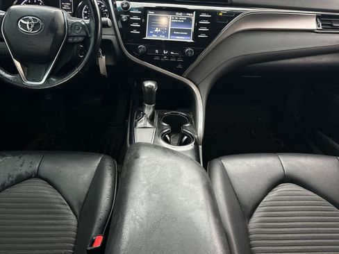 Used 2019 Toyota Camry SE image 4