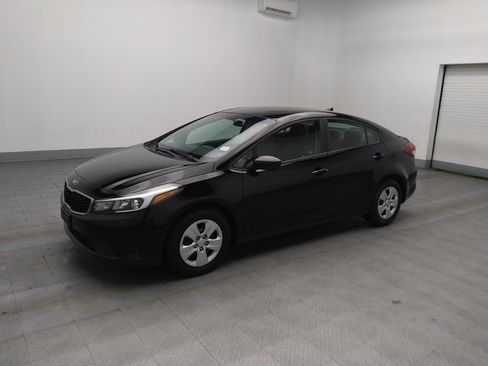Used 2018 Kia Forte LX image 2