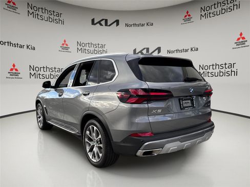 Used 2024 BMW X5 xDrive40i w/ Premium Package image 2