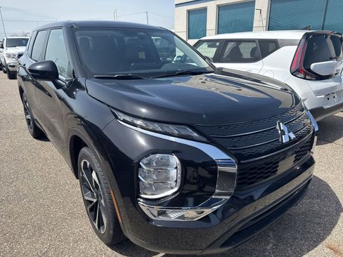 Used 2024 Mitsubishi Outlander SE AWD/4WD image 4