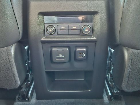 Used 2023 Chevrolet Traverse RS FWD image 27