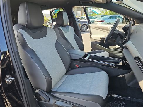 Certified 2023 Volkswagen ID.4 Pro image 10