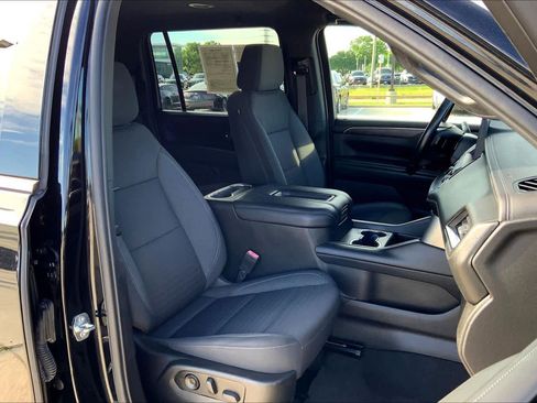 Used 2023 Chevrolet Suburban LS RWD image 9