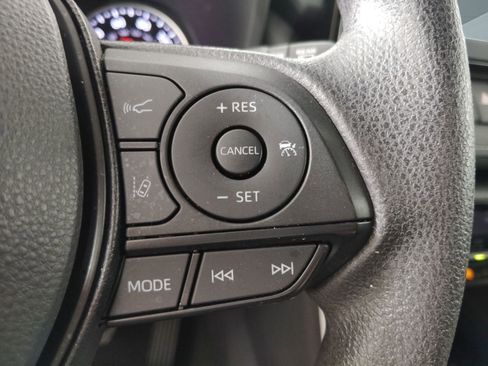 Used 2022 Toyota RAV4 XLE image 25