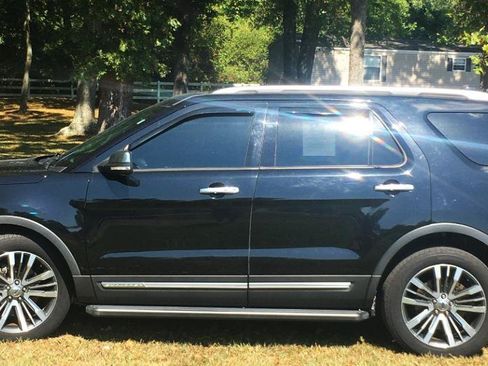 Used 2017 Ford Explorer Platinum AWD/4WD image 2