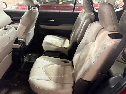 Used 2025 Toyota Grand Highlander AWD Hybrid image 33