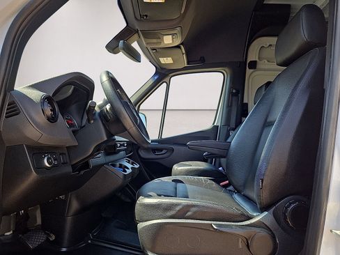 Used 2025 Mercedes-Benz Sprinter 2500 image 23