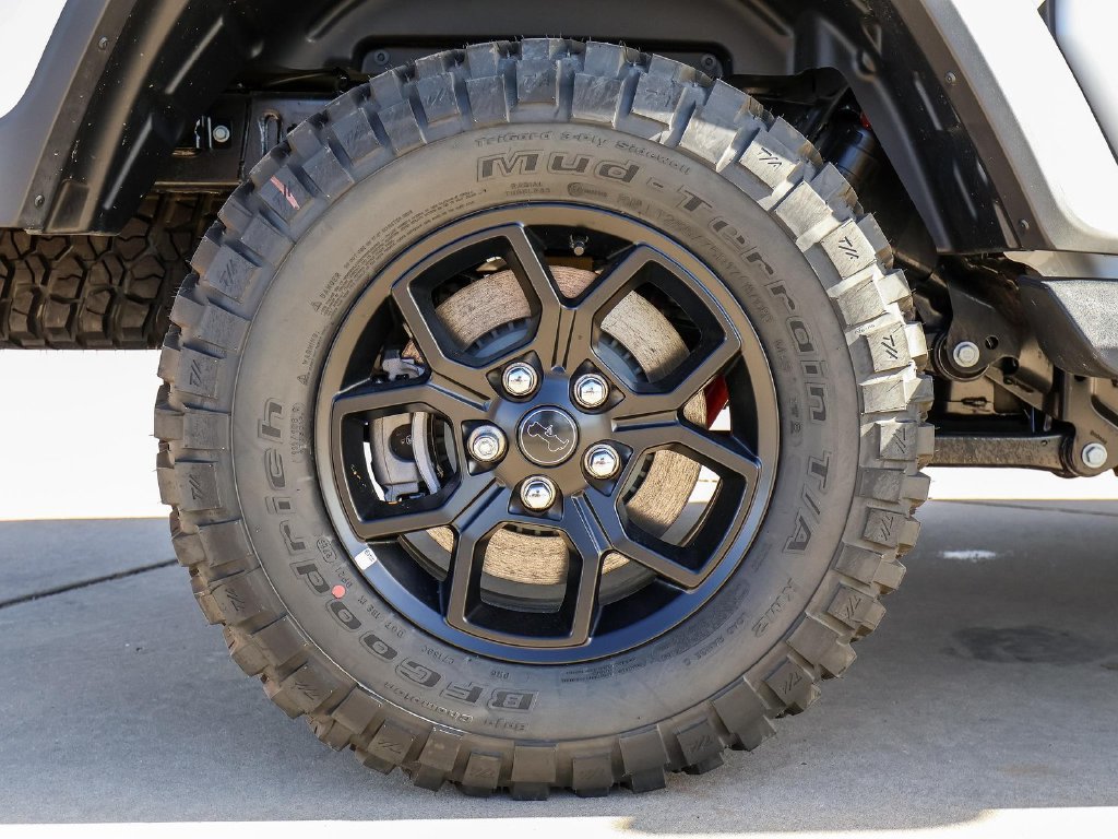 Used 2025 Jeep Gladiator Mojave AWD/4WD image 9