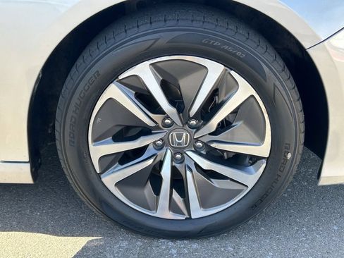 Used 2019 Honda Accord EX image 9