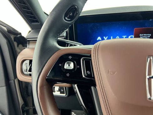 Used 2025 Lincoln Aviator Reserve w/ Luxury Package RWD image 16
