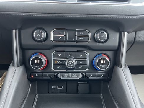 Used 2024 Chevrolet Suburban LT image 18