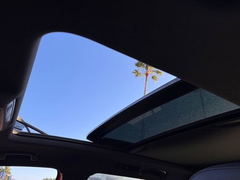 Used 2024 Volkswagen Tiguan SE R-Line image 21