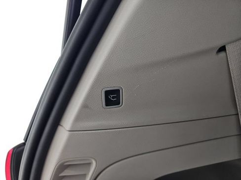 Used 2023 Chrysler Voyager LX FWD image 12
