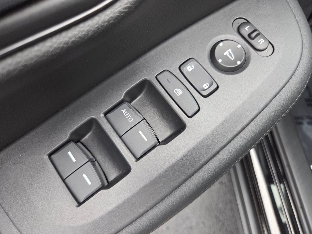 Certified 2023 Honda HR-V LX image 29