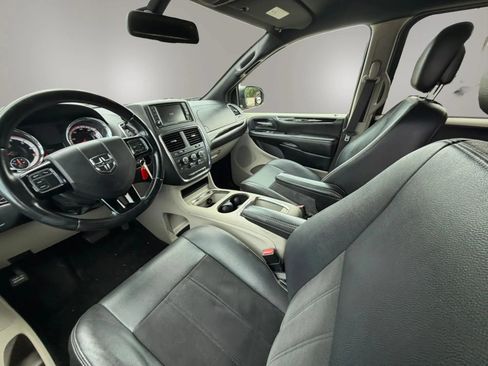 Used 2020 Dodge Grand Caravan SXT FWD image 19