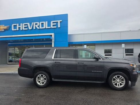 Used 2018 Chevrolet Suburban LS image 3