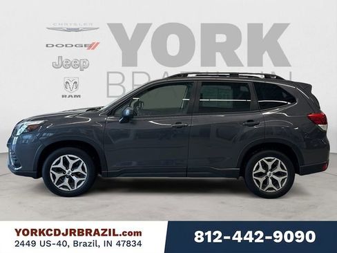Used 2023 Subaru Forester Premium AWD/4WD image 2