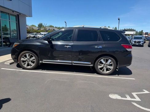 Used 2015 Nissan Pathfinder Platinum w/ Cargo Package FWD image 4