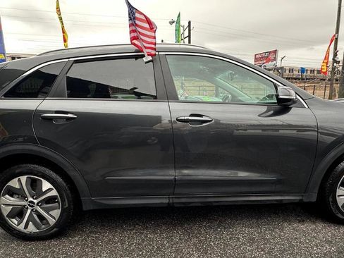Used 2022 Kia Niro EX w/ Cold Weather Package FWD image 10