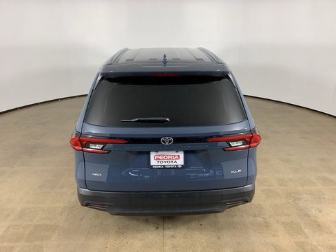 Used 2025 Toyota Grand Highlander AWD image 11