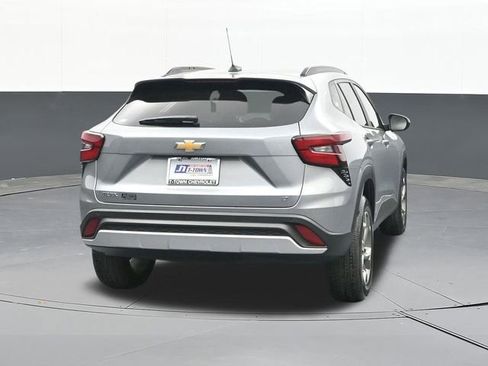 Used 2024 Chevrolet Trax LT w/ Driver Confidence Package FWD image 14