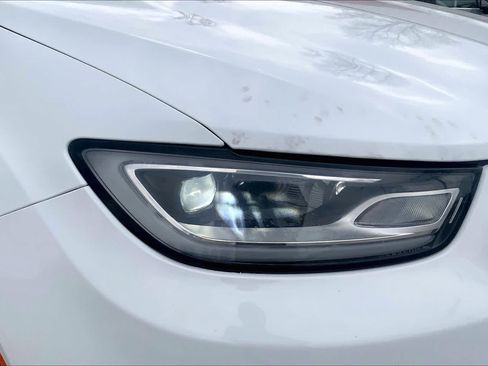 Used 2023 Chrysler Pacifica Touring-L FWD image 45