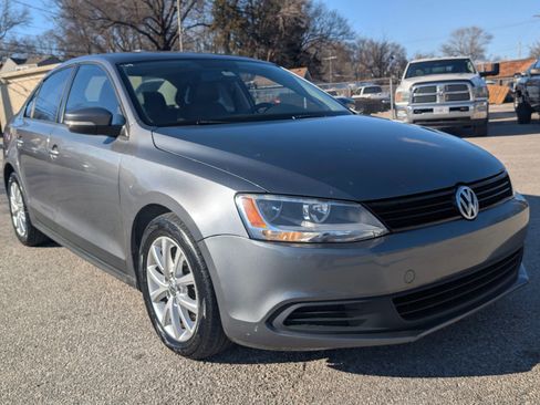 Used 2012 Volkswagen Jetta SE image 1