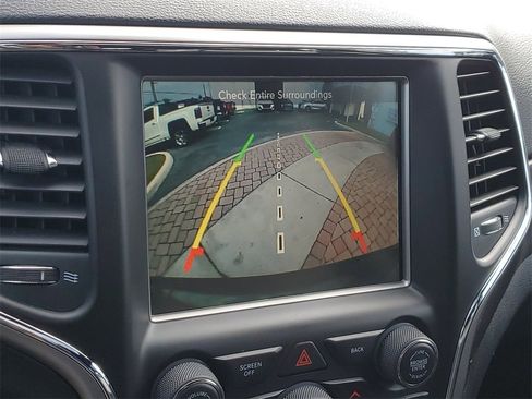 Used 2017 Jeep Grand Cherokee Altitude image 30